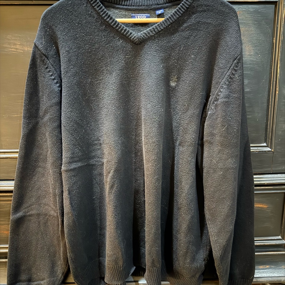 Izod Men's V-Neck Black Sweater